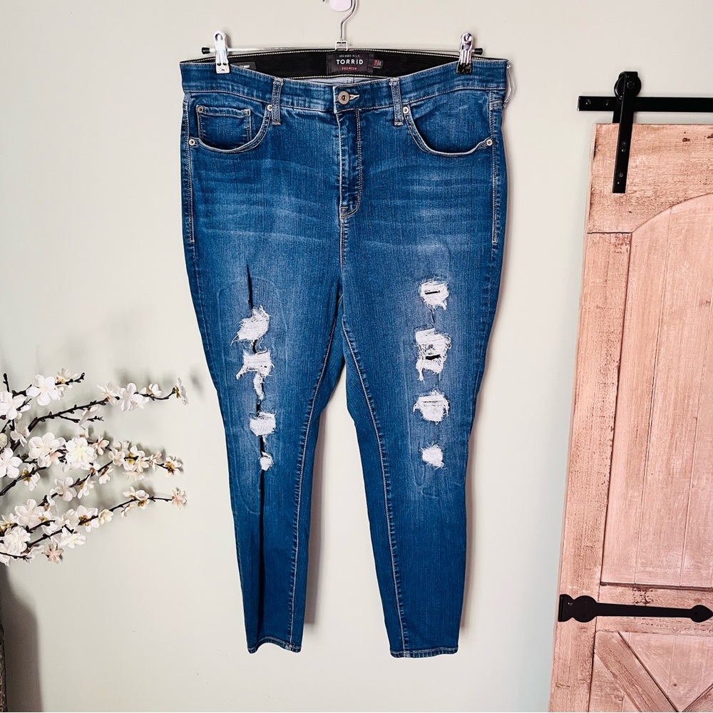 Torrid Distressed Sky High Skinny Jean Size 20 - Picture 2 of 3